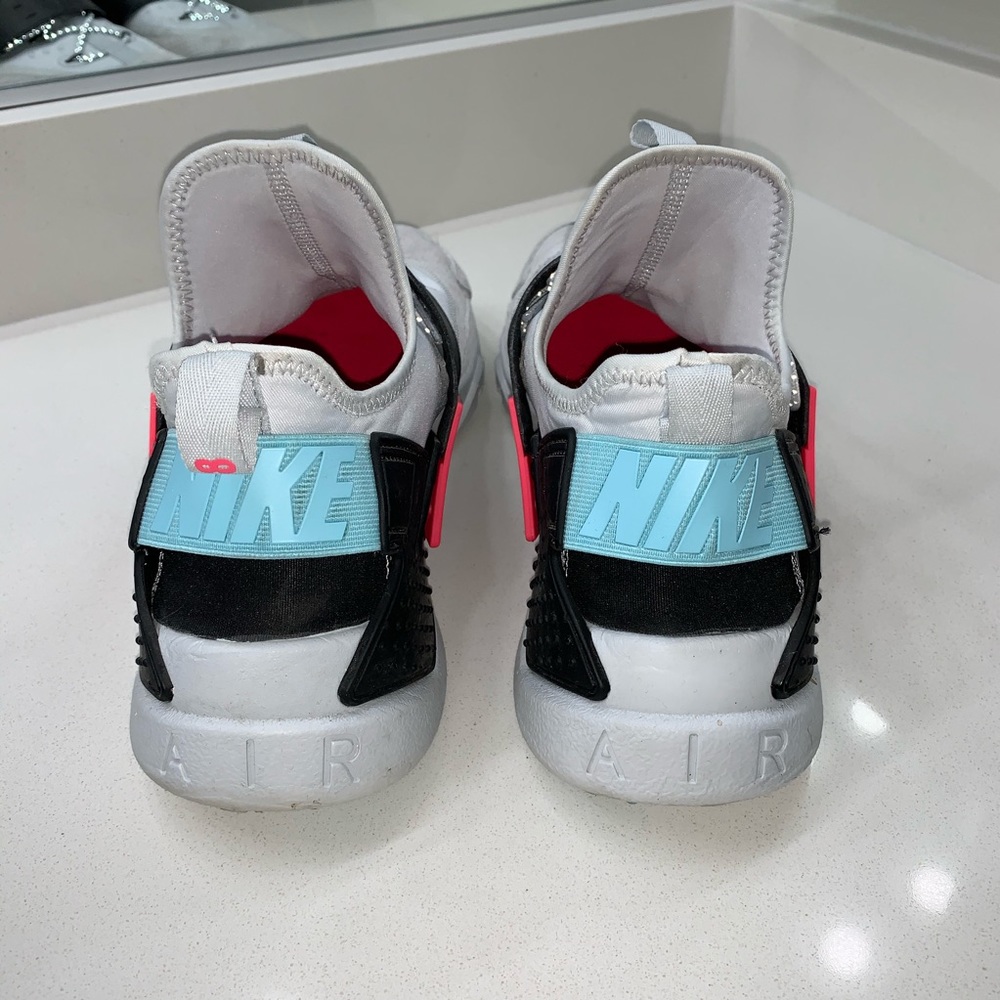 Nike Sneakers - Picture 4 of 7